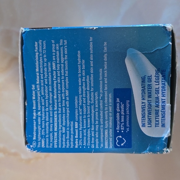 Neutrogena Hydro Boost Aqua-Gel Moisturizer - Picture 2 of 3